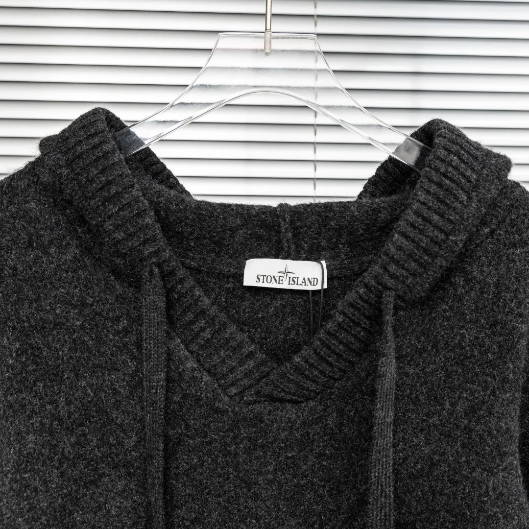 P330 top version (different currencies) Style: Stone Island STONE LSLAND high weight knitted wool V-neck hooded sweater Color: Picture color Size: M-XXXL Fabric: Blended Accessories: Full set of customized accessories No gender distinction, same style for men and women